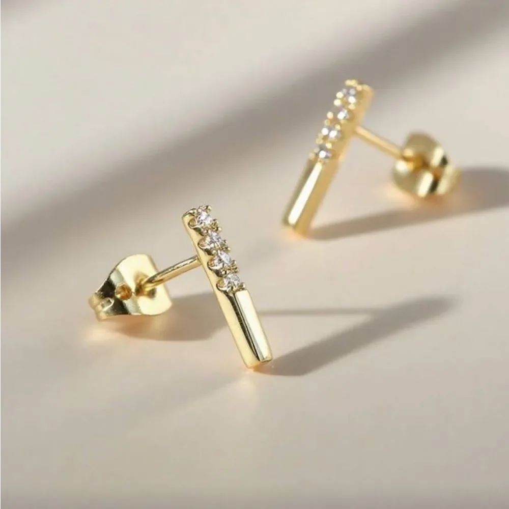 Elegant Gold Earrings Q770